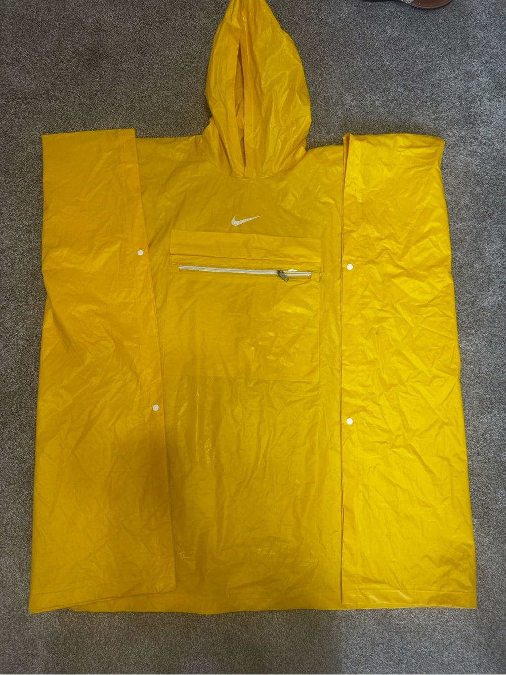 Unisex Nike Yellow Hooded Rain Poncho Snap Sides Zipper Pocket One Size - Picture 2 of 5